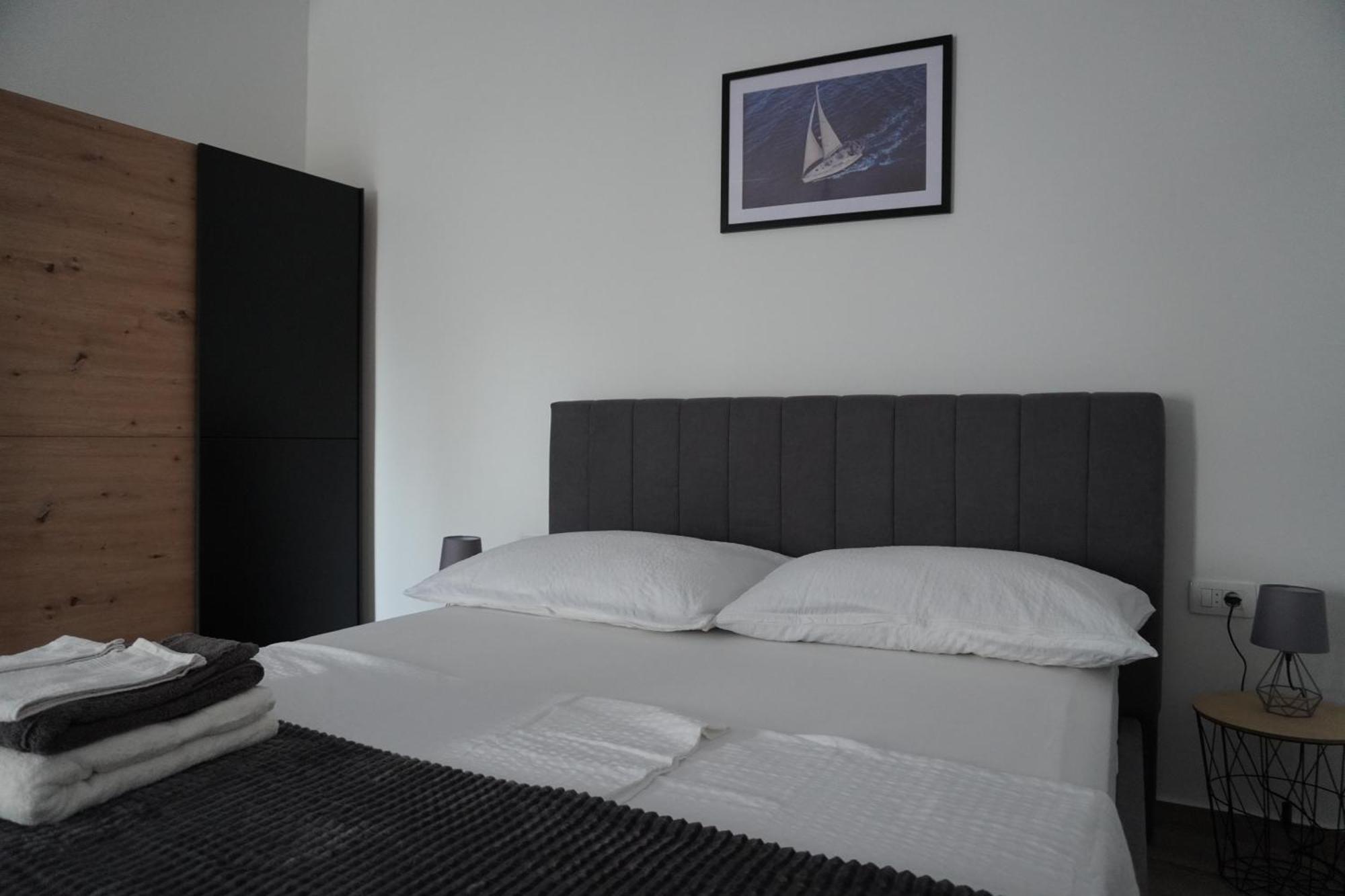 Fjaka Apartments & Rooms 시베니크 외부 사진